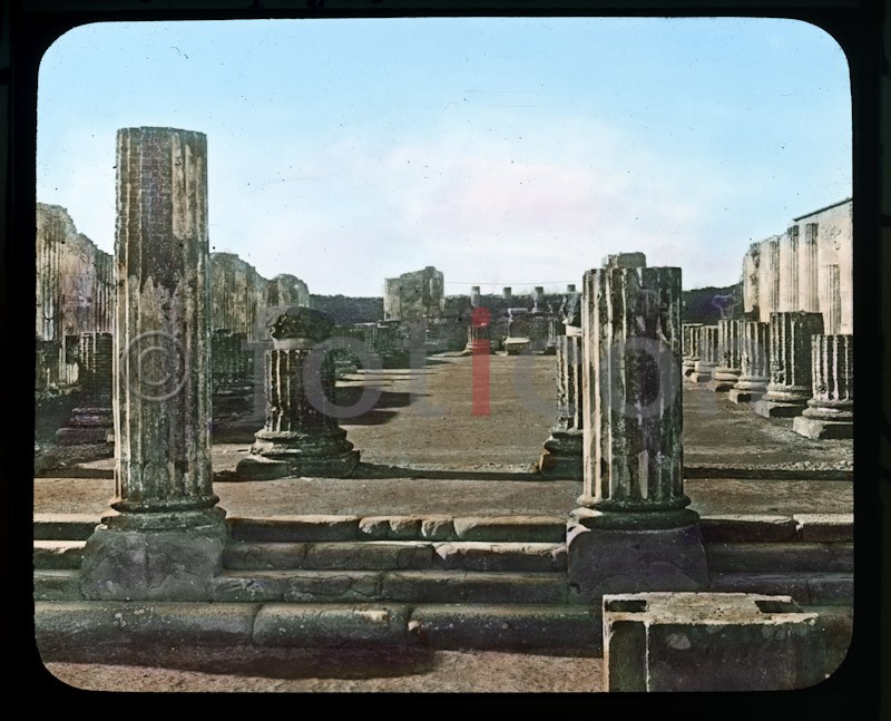 Pompeji. Forum ; Pompeii. forum - Foto foticon-simon-vulkanismus-359-037.jpg | foticon.de - Bilddatenbank für Motive aus Geschichte und Kultur